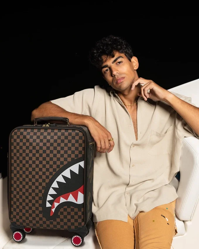 ΕΞΩΤΕΡΙΚΗ ΧΡΥΣΗ ΤΣΕΠΗ ΜΕ ΦΕΡΜΟΥΑΡ «Sharks in Paris» Αποσκευές JETSETTER