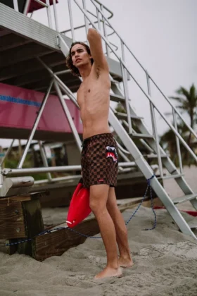ΜΑΓΙΟ «THE HIDEOUT»