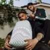 ΠΛΕΚΤΗ ΣΑΚΙΔΑ ΠΛΆΤΗΣ «SHARKS IN PARIS» ΣΕ ΚΡΕΜ ΧΡΩΜΑ DLX