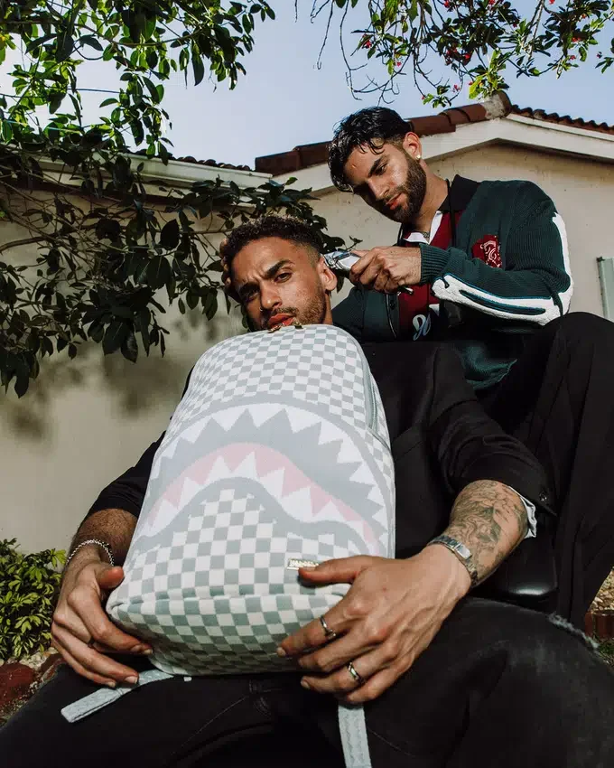 ΠΛΕΚΤΗ ΣΑΚΙΔΑ ΠΛΆΤΗΣ «SHARKS IN PARIS» ΣΕ ΚΡΕΜ ΧΡΩΜΑ DLX