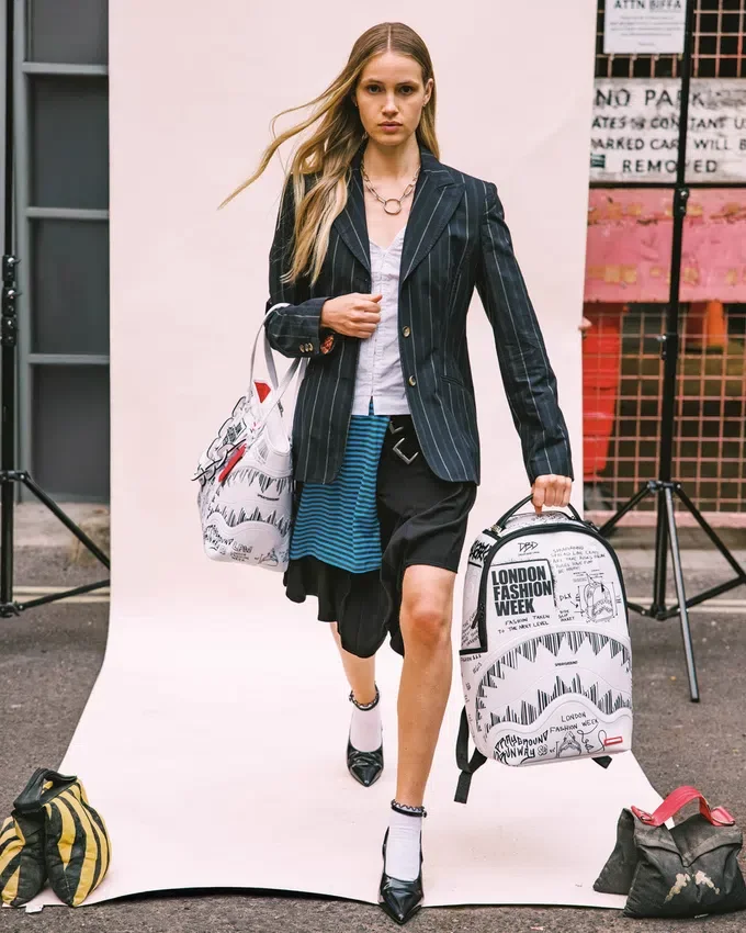 ΣΑΚΙΔΙΑ ΠΛΆΤΗΣ «DESIGNER DREAMS» ΤΗΣ ΕΒΔΟΜΆΔΑΣ ΜΌΔΑΣ ΤΟΥ ΛΟΝΔΙΝΟΥ