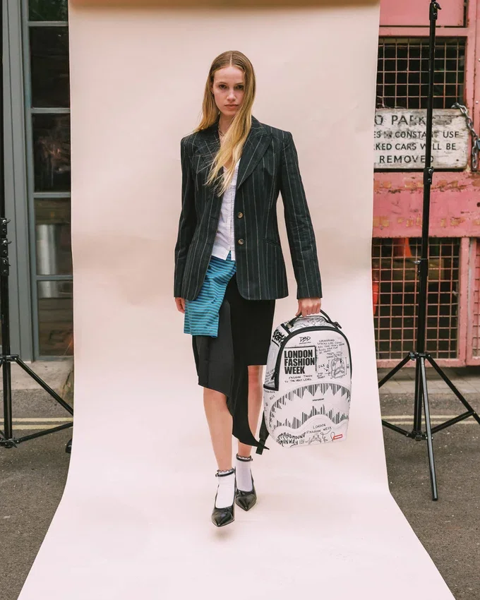 ΣΑΚΙΔΙΑ ΠΛΆΤΗΣ «DESIGNER DREAMS» ΤΗΣ ΕΒΔΟΜΆΔΑΣ ΜΌΔΑΣ ΤΟΥ ΛΟΝΔΙΝΟΥ