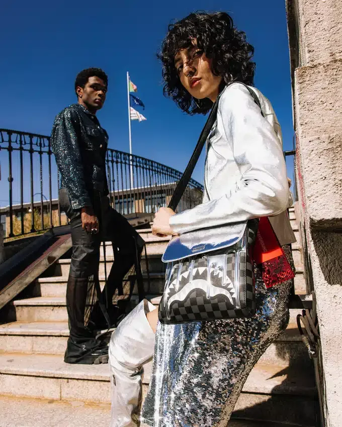Τσάντα Ταχυδρόμου «GHOST DRIP»