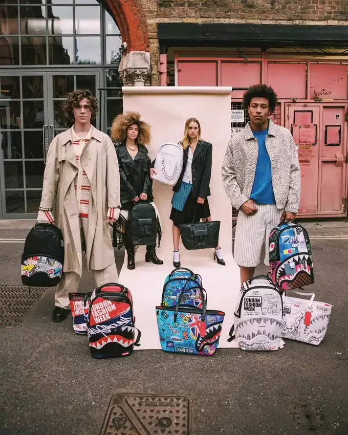ΤΣΑΝΤΕΣ TOTE «THE STRAND» ΤΗΣ ΕΒΔΟΜΑΔΑΣ ΜΟΔΑΣ ΤΟΥ ΛΟΝΔΙΝΟΥ